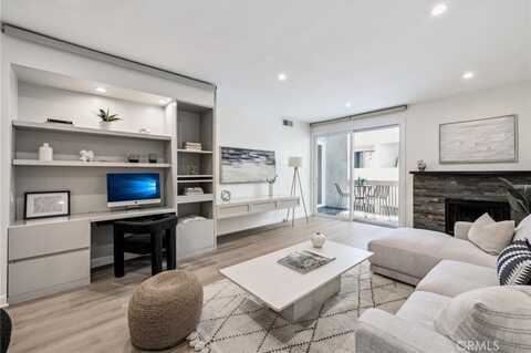 450 San Vicente Boulevard, Santa Monica, CA 90402