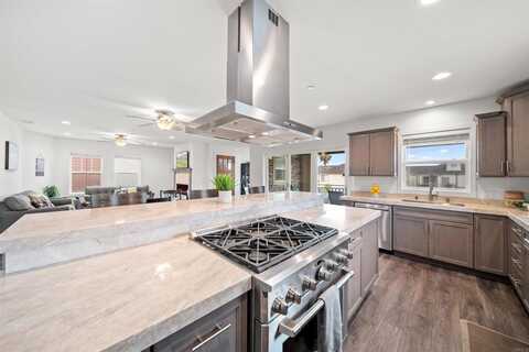 502 S Cleveland Street, Oceanside, CA 92054