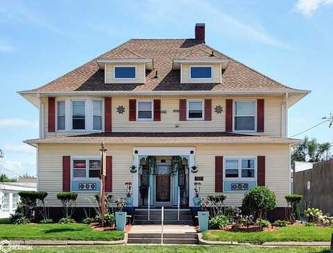 309 1St Avenue W, Newton, IA 50208
