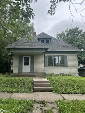 523 N B Street, Oskaloosa, IA 52577