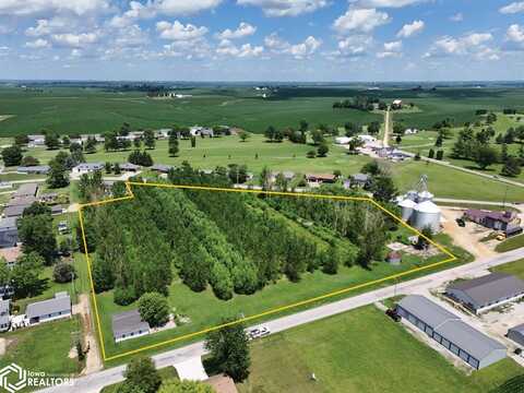 98 1st St., Lowden, IA 52255