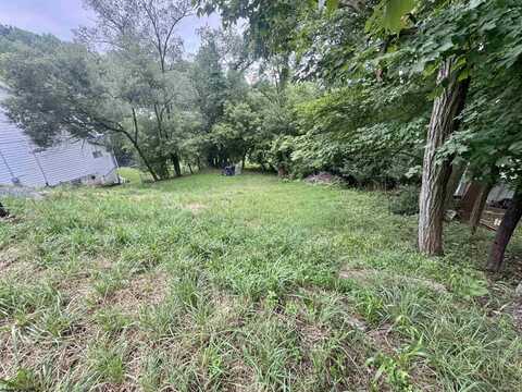 60 CLEVELAND Avenue, Westover, WV 26501