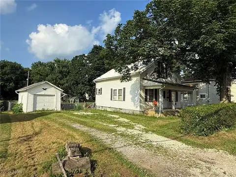 921 Trenton Avenue, Uhrichsville, OH 44683