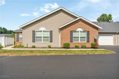 217 Woodbury Glen Street, Hartville, OH 44632