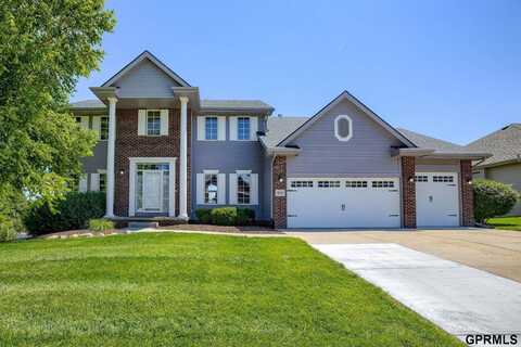 2211 Broadwater Drive, Papillion, NE 68046