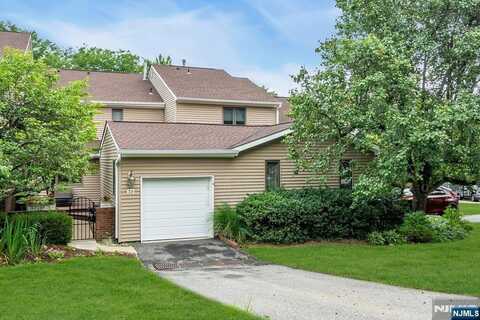 39 Litchult Lane, Mahwah, NJ 07430