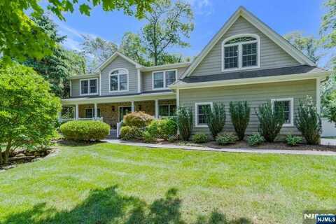 217 Navajo Drive, Wyckoff, NJ 07481