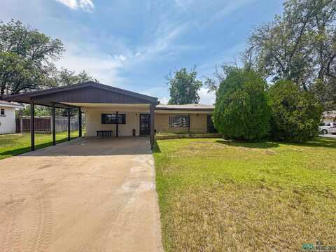 1307 N Country Club Circle, Carlsbad, NM 88220