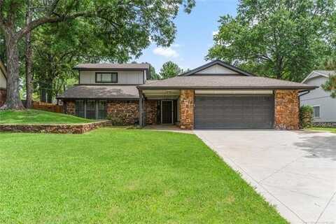 8123 S Quebec Avenue, Tulsa, OK 74137