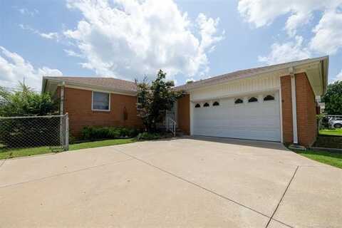102 W 8th Street, Owasso, OK 74055
