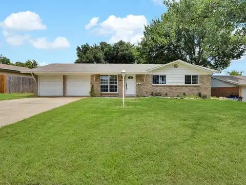 540 NW Mound Street, Burleson, TX 76028