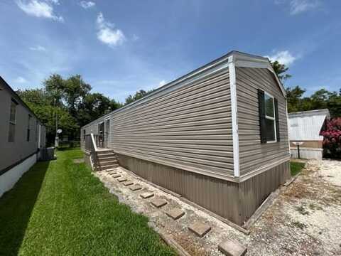 720 S SHANKS ST, CLUTE, TX 77531