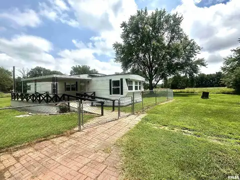 516 WALNUT HILL Road, Centralia, IL 62801