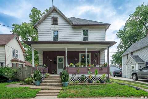 910 S 5TH Street, Pekin, IL 61554