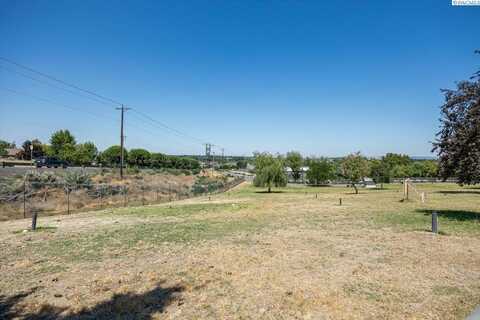 28605 N Dallas Rd, Richland, WA 99352