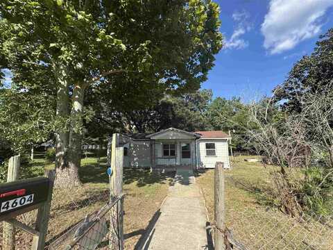 4604 Fowler Dr, Pace, FL 32571