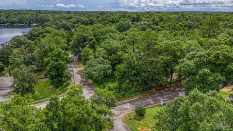 7535 Lakeside Dr, Milton, FL 32583