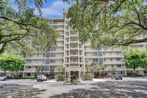3520 Oaks Way, Pompano Beach, FL 33069