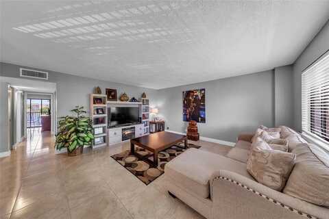 7466 Ashmont Cir, Tamarac, FL 33321