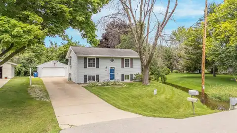 1358 GLENVIEW Drive, NEENAH, WI 54956