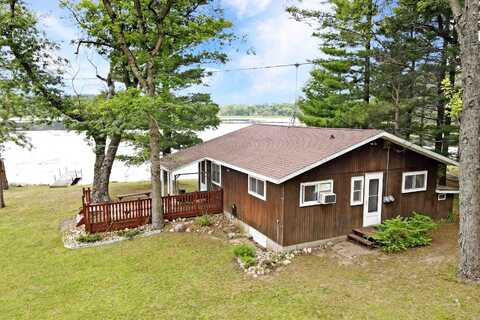 E1953 HOFFMAN Lane, IOLA, WI 54945