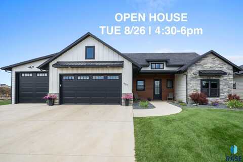 907 Sundance St, Valley Springs, SD 57068