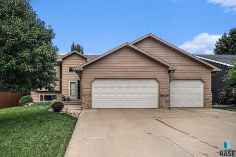 607 Falcon Ave, Harrisburg, SD 57032
