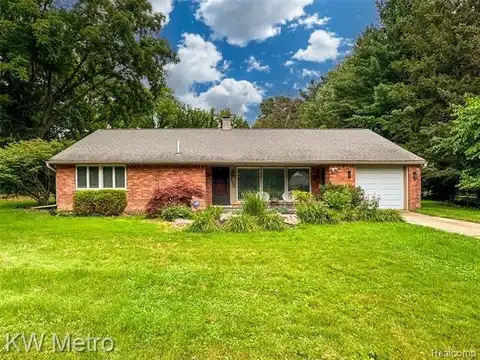 4096 CHESTNUT HILL Drive, Troy, MI 48098