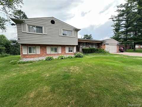 2616 Douglas Drive, Bloomfield Hills, MI 48304