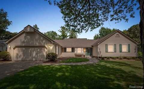 663 Lake Forest Road, Troy, MI 48309