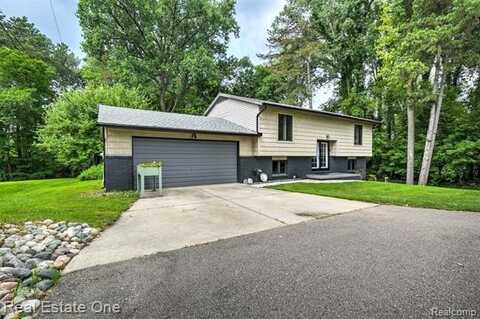 3956 S Sashabaw Road, Clarkston, MI 48348