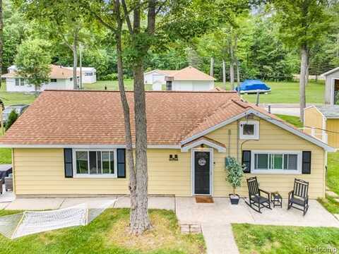 6789 E Houghton Lake Drive, Houghton Lake, MI 48629