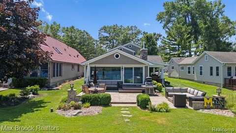 4295 Shoreview Lane, Whitmore Lake, MI 48189