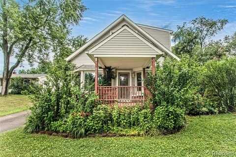 9042 Gale Road, White Lake, MI 48386