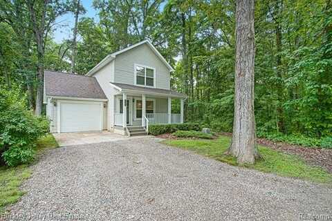 5802 Fernlands Avenue, Hamburg, MI 48139