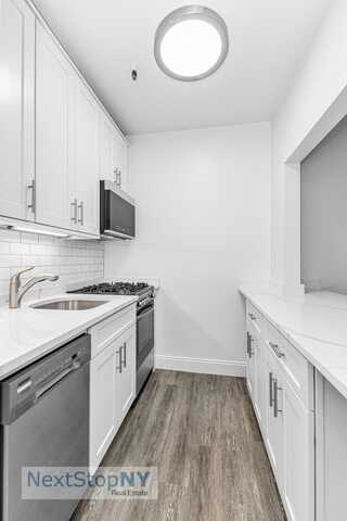 405 East 82nd Street, New York, NY 10028
