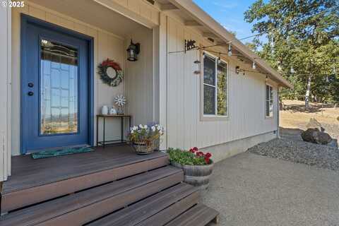 941 COLONIAL RD, Roseburg, OR 97471