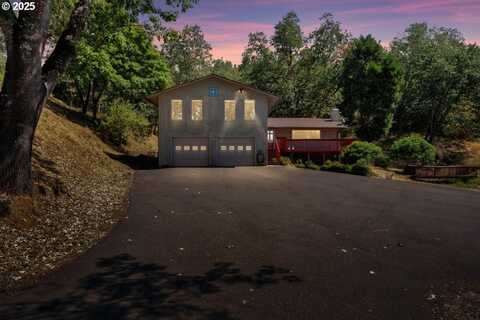 221 OAKVIEW DR, Roseburg, OR 97471