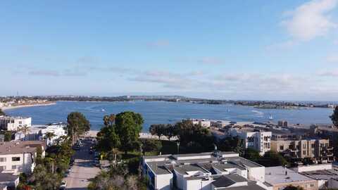 4135 SW Fanuel St, Pacifica, CA 92109