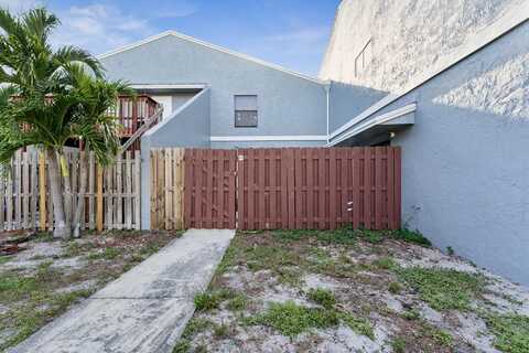 4 Crossings Circle, Boynton Beach, FL 33435