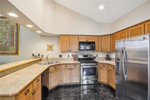 8631 Seasons Parkway, Woodbury, MN 55125
