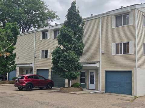 368 Dorland Road S, Maplewood, MN 55119