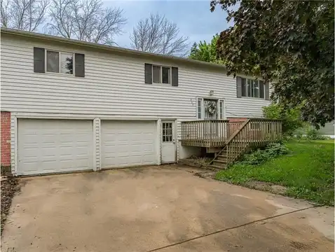 828 Center Avenue S, Hayfield, MN 55940