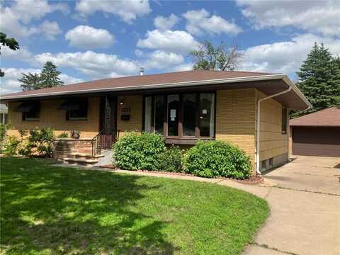 6218 Scott Avenue N, Brooklyn Center, MN 55429