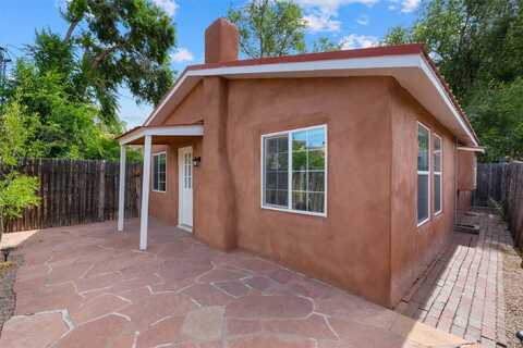 563 Del Norte Lane, Santa Fe, NM 87501