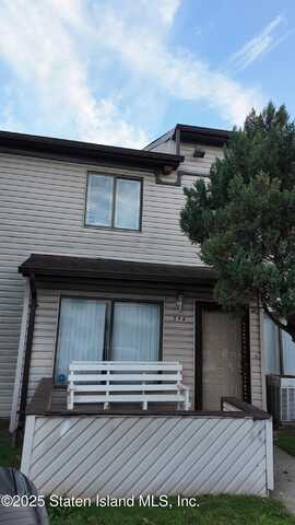 74 Wolkoff Lane, Staten Island, NY 10303