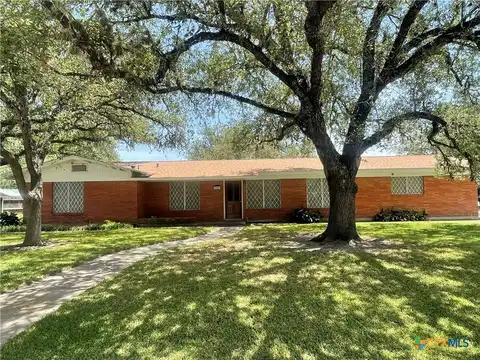 509 W Thomas Street, Cuero, TX 77954