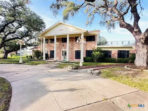 1101 Clark Street, Yoakum, TX 77995