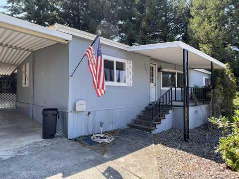 1095 Lee Roze Lane, Grants Pass, OR 97527