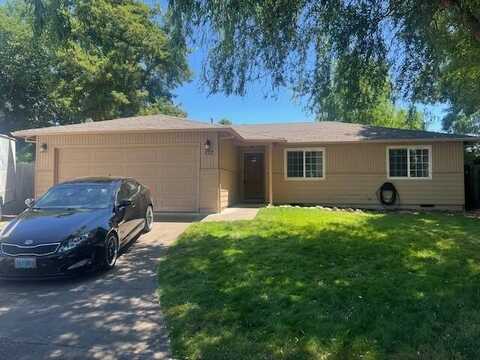 172 Woodbury Court, Central Point, OR 97502